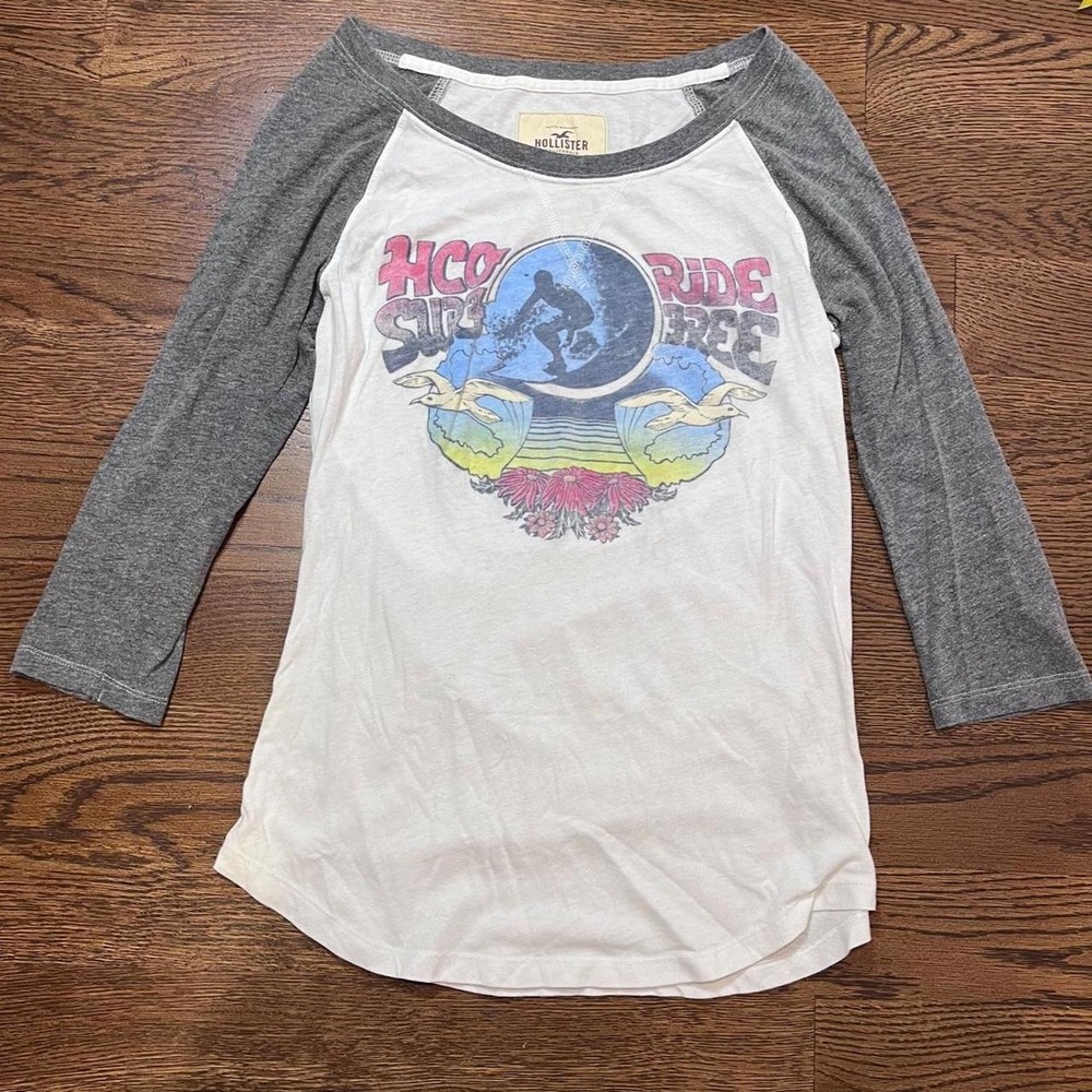 y2k vintage hollister white graphic 3/4 sleeve top medium
